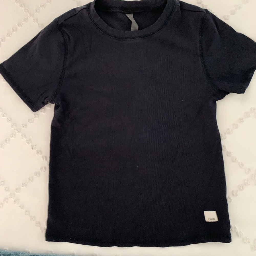Vuori cropped grey workout top!